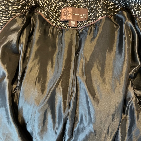 Gorgeous ANNE KLEIN coat.  So comfortable and stylish ! - Picture 5 of 6
